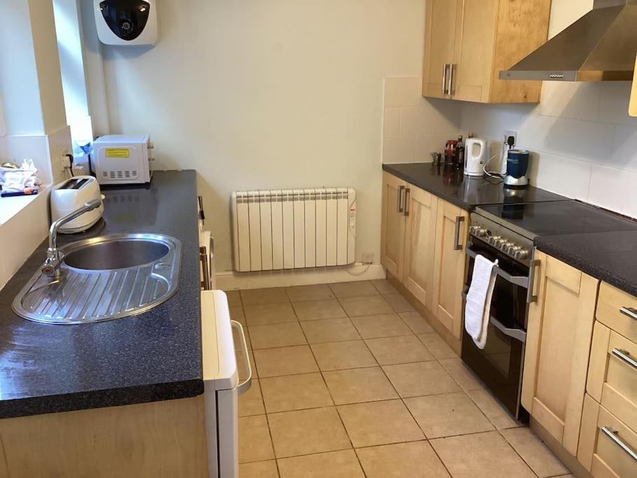 Two Bedroom, Off-Road Parking Ludgershall  Exterior foto