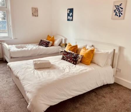 Two Bedroom, Off-Road Parking Ludgershall  Exterior foto